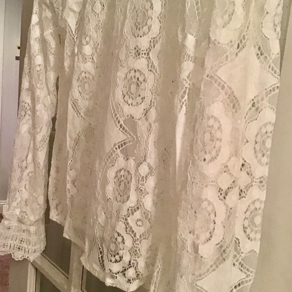 Beautiful white lace vintage look top - Picture 2 of 5